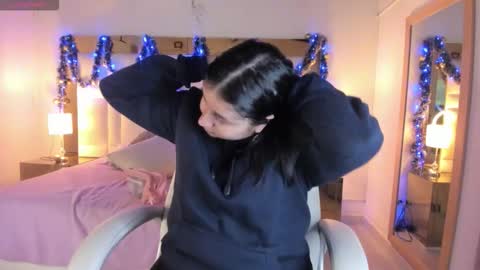 Snapshot of siennaa_rose chatting on December 5, 2025, 11:30 am Sienna online show from December 5, 2025, 11:30 am