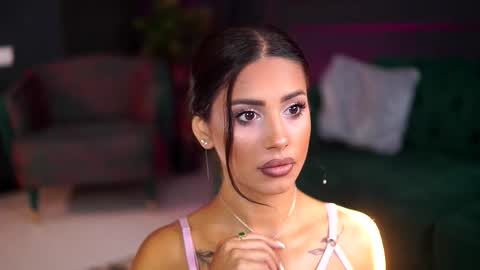 Sienna online show from September 15, 2025, 6:24 am