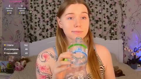 Chloe online show from February 25, 2025, 7:42 am