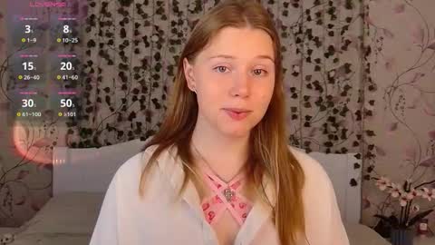 Chloe online show from September 15, 2025, 5:07 am