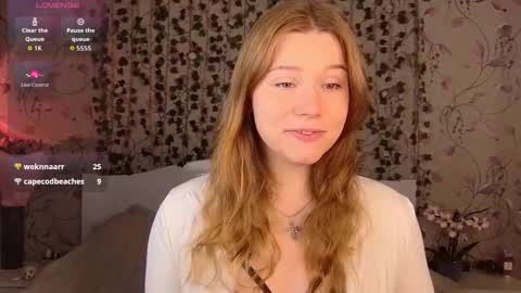 Chloe online show from September 25, 2025, 5:00 am