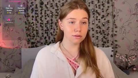 Chloe online show from October 6, 2025, 4:54 am