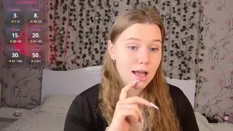 Chloe online show from October 24, 2025, 5:04 am