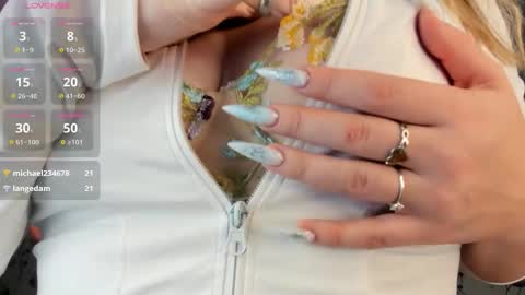 Chloe online show from October 28, 2025, 5:22 am