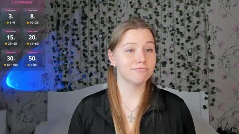 Chloe online show from November 26, 2025, 5:19 am