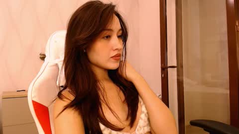 silk_ann online show from September 18, 2025, 6:04 am