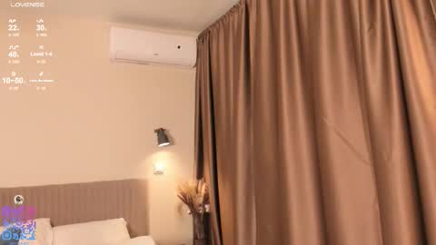 Snapshot of silkencrave chatting on November 23, 2025, 12:16 pm Call me Mia online show from November 23, 2025, 12:16 pm