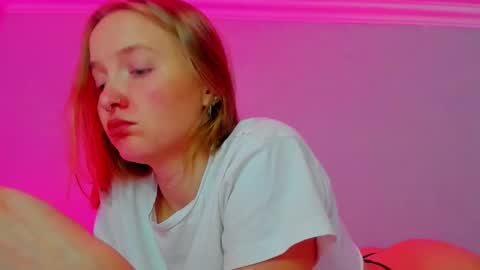 Mila online show from September 13, 2025, 11:43 am