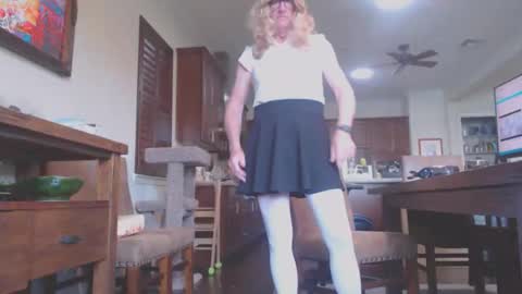 Silkylvr Crossdresser online show from November 6, 2025, 4:08 pm