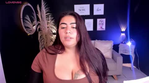 Silvia online show from December 2, 2025, 1:39 pm