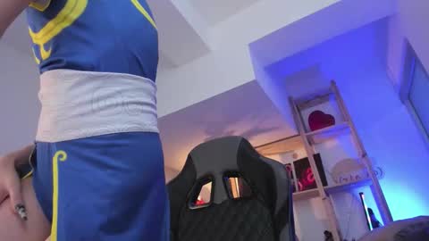 Snapshot of sima_wendy chatting on November 10, 2025, 7:18 am Wendy help me get get 69 likes online show from November 10, 2025, 7:18 am