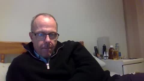 Snapshot of simon56691 chatting on October 15, 2025, 5:02 pm simon56691 online show from October 15, 2025, 5:02 pm