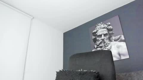 simon_leon01 online show from December 26, 2024, 11:46 pm