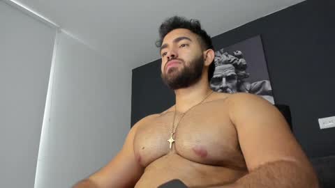 simon_leon01 online show from January 10, 2025, 10:04 pm