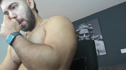 simon_leon01 online show from January 22, 2025, 12:17 pm