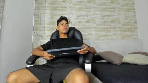 Snapshot of simon_pernia chatting on December 3, 2025, 2:41 am simon_pernia online show from December 3, 2025, 2:41 am