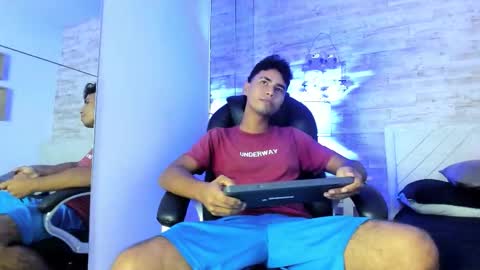 Snapshot of simon_pernia chatting on December 4, 2025, 2:54 am simon_pernia online show from December 4, 2025, 2:54 am