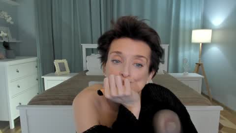 Snapshot of simonadebeauvoir chatting on December 20, 2024, 1:43 pm Simona online show from December 20, 2024, 1:43 pm