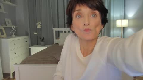 Snapshot of simonadebeauvoir chatting on March 1, 2025, 12:12 pm Simona online show from March 1, 2025, 12:12 pm