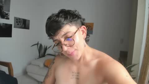 Snapshot of simone_4201 chatting on December 2, 2024, 9:06 pm Sim. online show from December 2, 2024, 9:06 pm