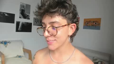 Snapshot of simone_4201 chatting on December 9, 2024, 9:48 pm Sim. online show from December 9, 2024, 9:48 pm