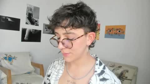 Snapshot of simone_4201 chatting on December 10, 2024, 7:32 pm Sim. online show from December 10, 2024, 7:32 pm