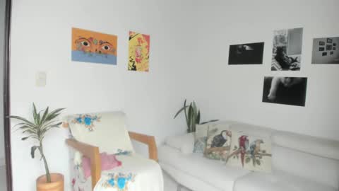 Snapshot of simone_4201 chatting on December 16, 2024, 7:54 pm Sim. online show from December 16, 2024, 7:54 pm