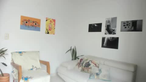 Snapshot of simone_4201 chatting on December 24, 2024, 3:47 pm Sim. online show from December 24, 2024, 3:47 pm