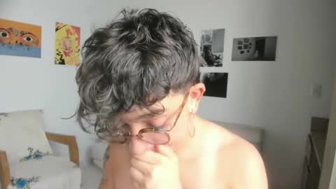 Snapshot of simone_4201 chatting on December 25, 2024, 4:22 pm Sim. online show from December 25, 2024, 4:22 pm