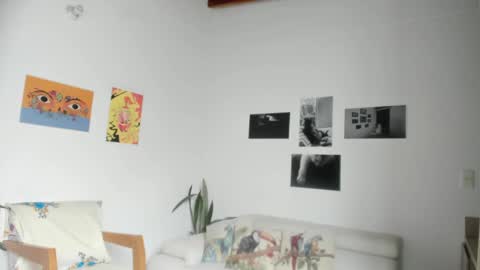 Snapshot of simone_4201 chatting on January 4, 2025, 5:26 pm Sim. online show from January 4, 2025, 5:26 pm