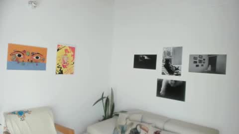 Snapshot of simone_4201 chatting on January 10, 2025, 8:15 pm Sim. online show from January 10, 2025, 8:15 pm