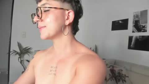 Snapshot of simone_4201 chatting on January 10, 2025, 11:18 pm Sim. online show from January 10, 2025, 11:18 pm