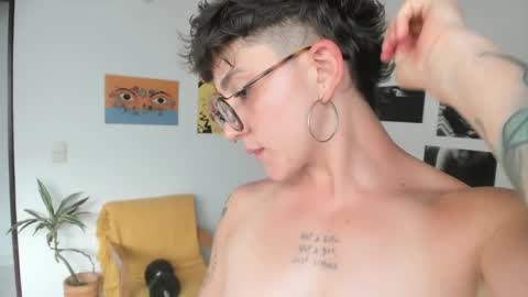 Snapshot of simone_4201 chatting on January 15, 2025, 9:20 pm Sim. online show from January 15, 2025, 9:20 pm