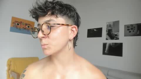 Snapshot of simone_4201 chatting on January 20, 2025, 9:53 pm Sim. online show from January 20, 2025, 9:53 pm