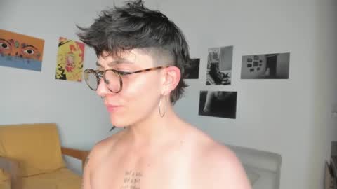 Snapshot of simone_4201 chatting on January 22, 2025, 10:48 pm Sim. online show from January 22, 2025, 10:48 pm