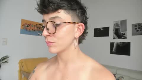 Snapshot of simone_4201 chatting on January 24, 2025, 7:28 pm Sim. online show from January 24, 2025, 7:28 pm