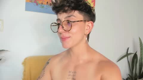 Snapshot of simone_4201 chatting on January 27, 2025, 10:27 pm Sim. online show from January 27, 2025, 10:27 pm