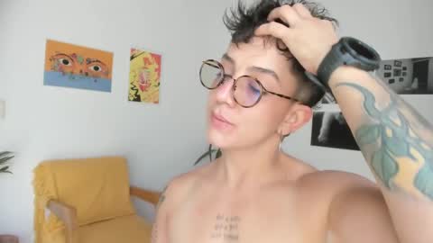 Snapshot of simone_4201 chatting on January 30, 2025, 7:26 pm Sim. online show from January 30, 2025, 7:26 pm