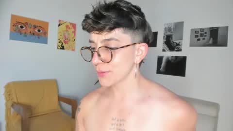 Snapshot of simone_4201 chatting on January 30, 2025, 10:41 pm Sim. online show from January 30, 2025, 10:41 pm