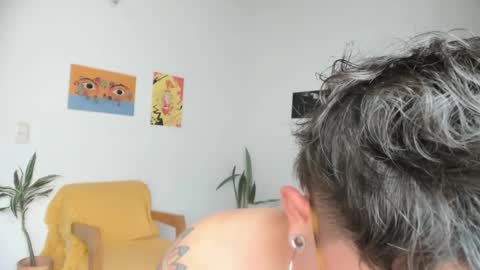 Snapshot of simone_4201 chatting on February 4, 2025, 6:38 pm Sim. online show from February 4, 2025, 6:38 pm