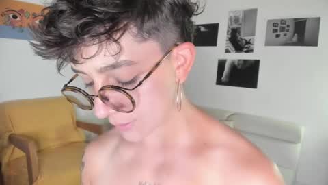 Snapshot of simone_4201 chatting on February 7, 2025, 11:45 pm Sim. online show from February 7, 2025, 11:45 pm