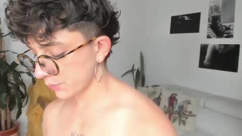 Snapshot of simone_4201 chatting on February 13, 2025, 10:43 pm Sim. online show from February 13, 2025, 10:43 pm