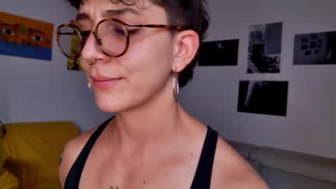 Snapshot of simone_4201 chatting on February 19, 2025, 9:47 pm Sim. online show from February 19, 2025, 9:47 pm