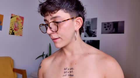 Snapshot of simone_4201 chatting on February 20, 2025, 4:03 pm Sim. online show from February 20, 2025, 4:03 pm