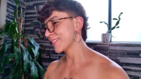 Snapshot of simone_4201 chatting on March 4, 2025, 6:07 pm Sim. online show from March 4, 2025, 6:07 pm