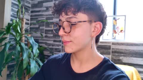 Snapshot of simone_4201 chatting on March 8, 2025, 6:26 pm Sim. online show from March 8, 2025, 6:26 pm