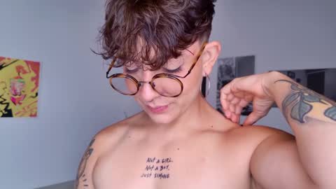 Snapshot of simone_4201 chatting on September 16, 2025, 2:29 pm Sim. online show from September 16, 2025, 2:29 pm