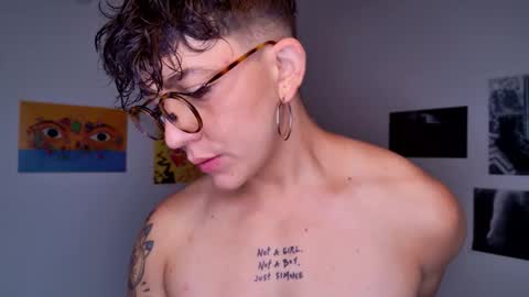 Snapshot of simone_4201 chatting on September 17, 2025, 11:45 am Sim. online show from September 17, 2025, 11:45 am