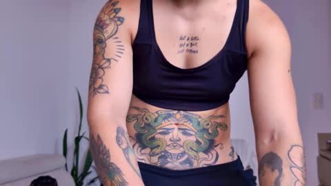 Snapshot of simone_4201 chatting on September 28, 2025, 4:23 pm Sim. online show from September 28, 2025, 4:23 pm