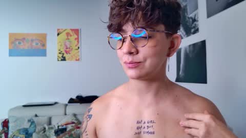 Snapshot of simone_4201 chatting on October 9, 2025, 1:20 pm Sim. online show from October 9, 2025, 1:20 pm